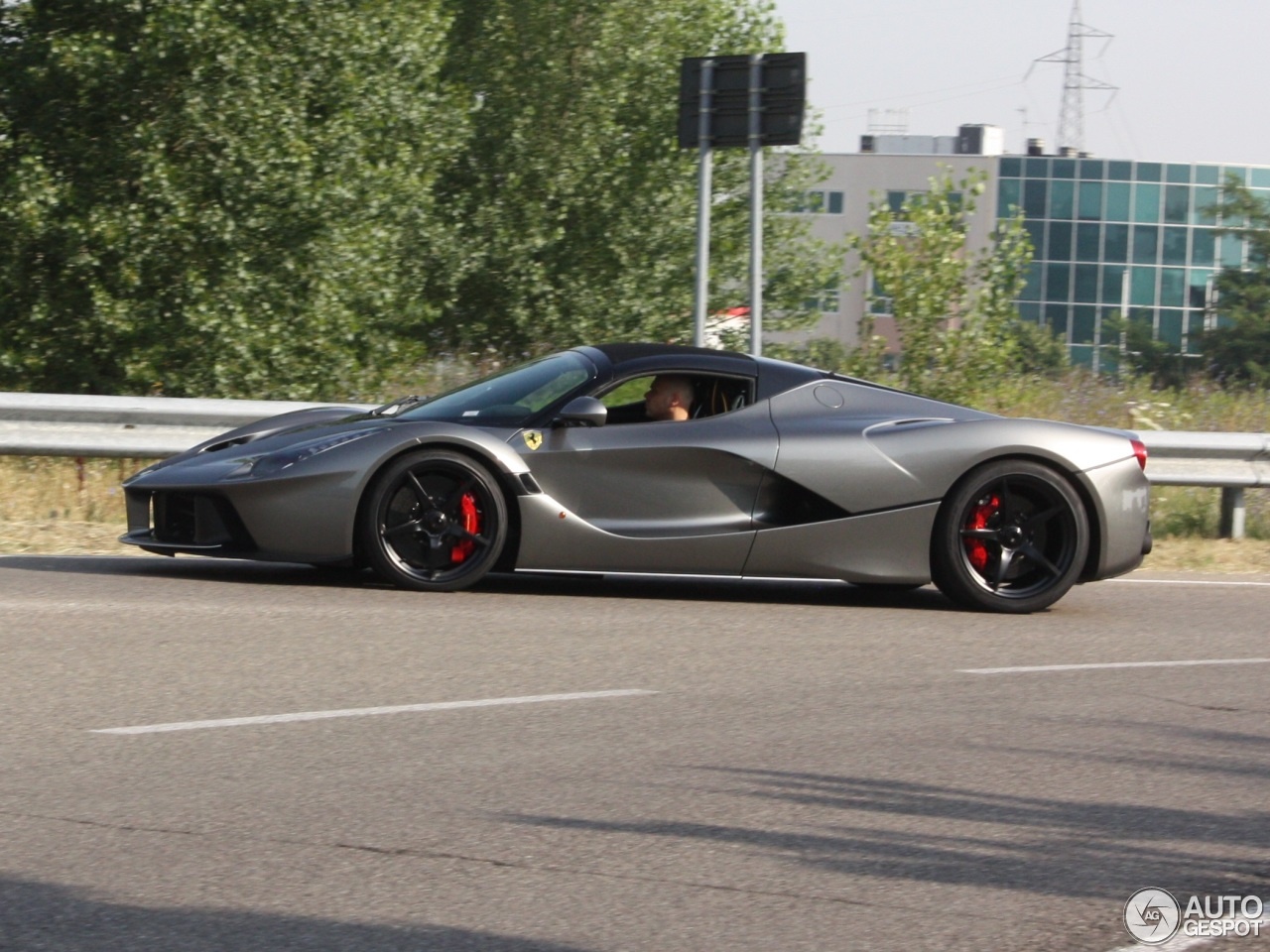 sieu xe dat nhat the gioi anh 2