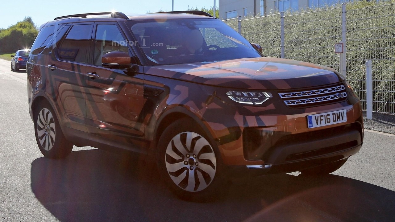 Land Rover Discovery 2017 lo dien ro net tren duong chay thu hinh anh