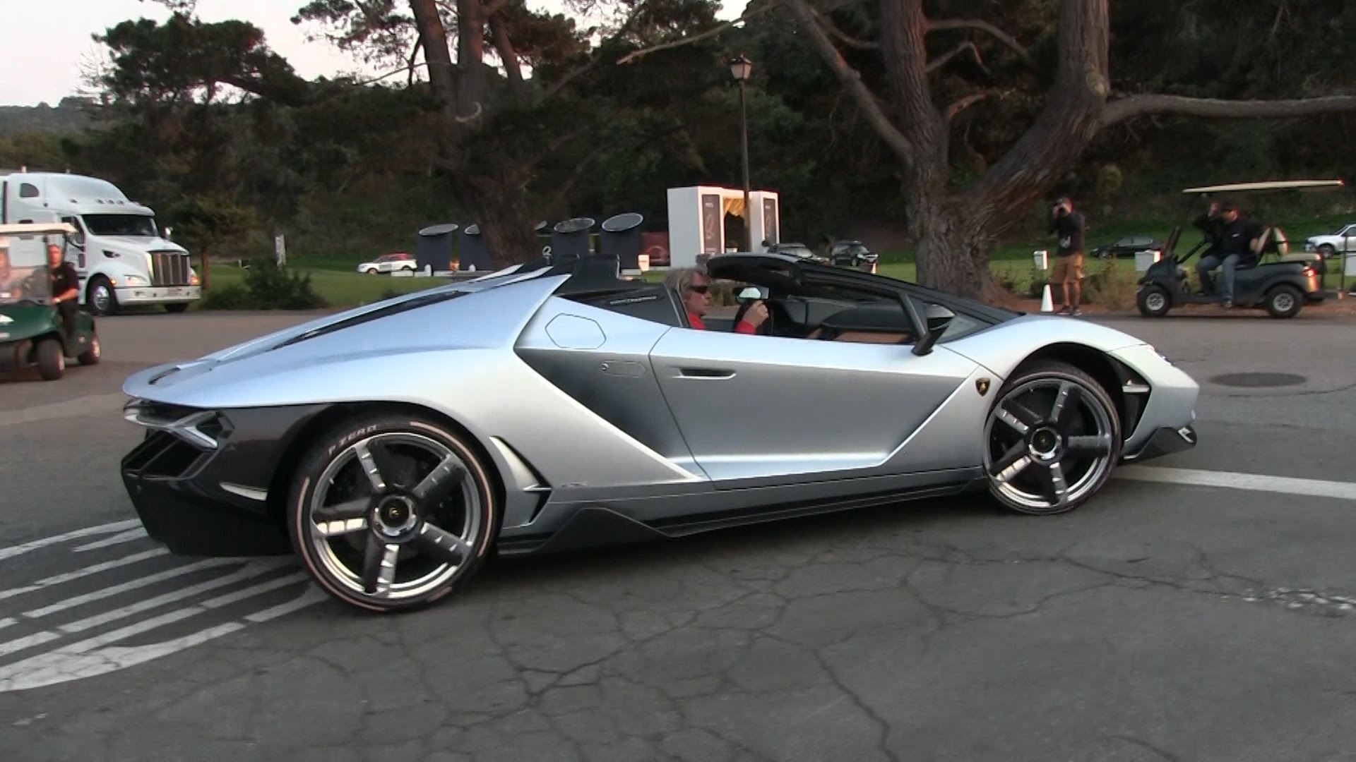 Sieu xe mui tran Centenario Roadster gam ru tren duong hinh anh