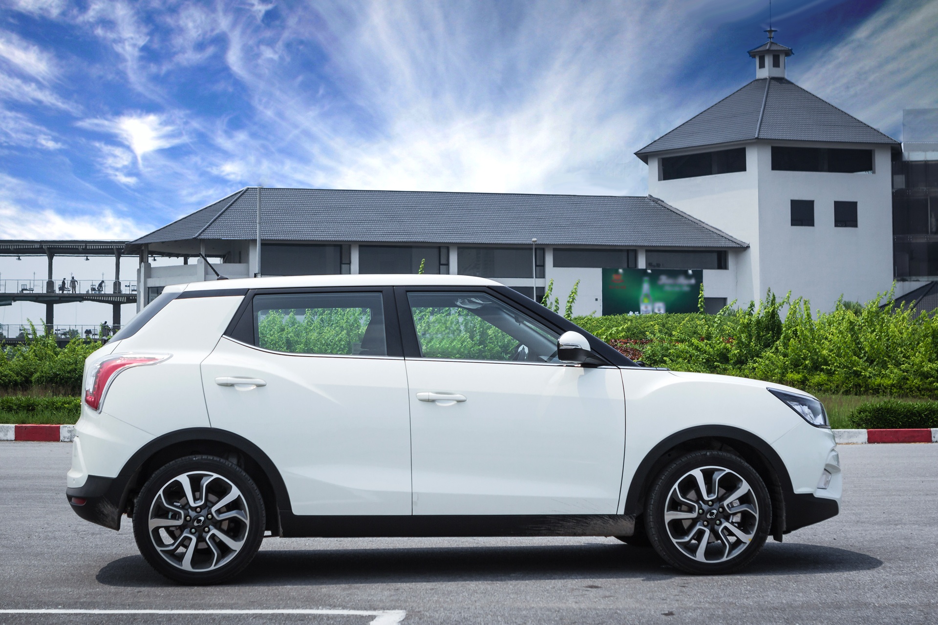 Tan binh SUV co nho SsangYong Tivoli gia hon 600 trieu o VN hinh anh