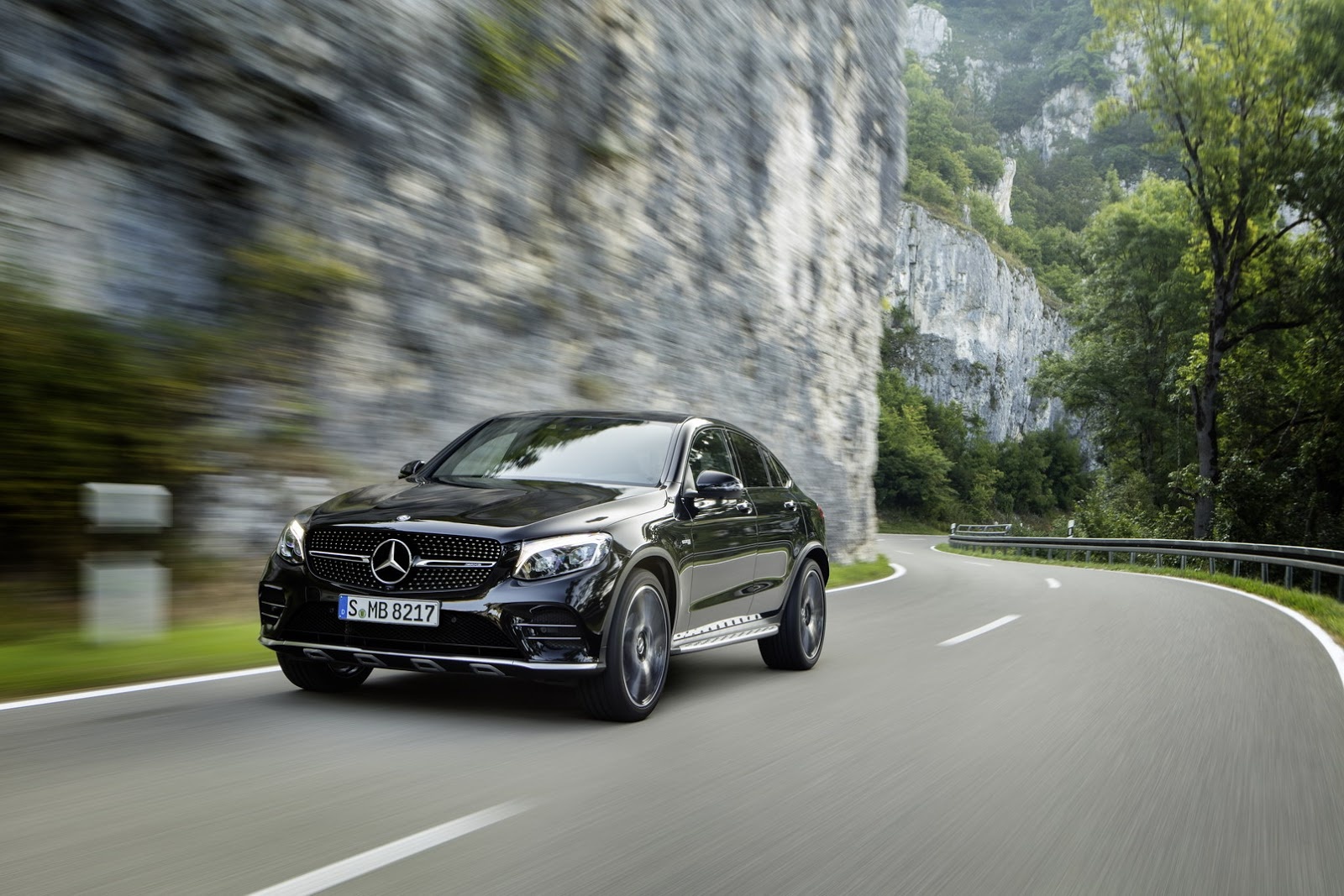 Mercedes-AMG GLC 43 4Matic Coupe trinh lang anh 1