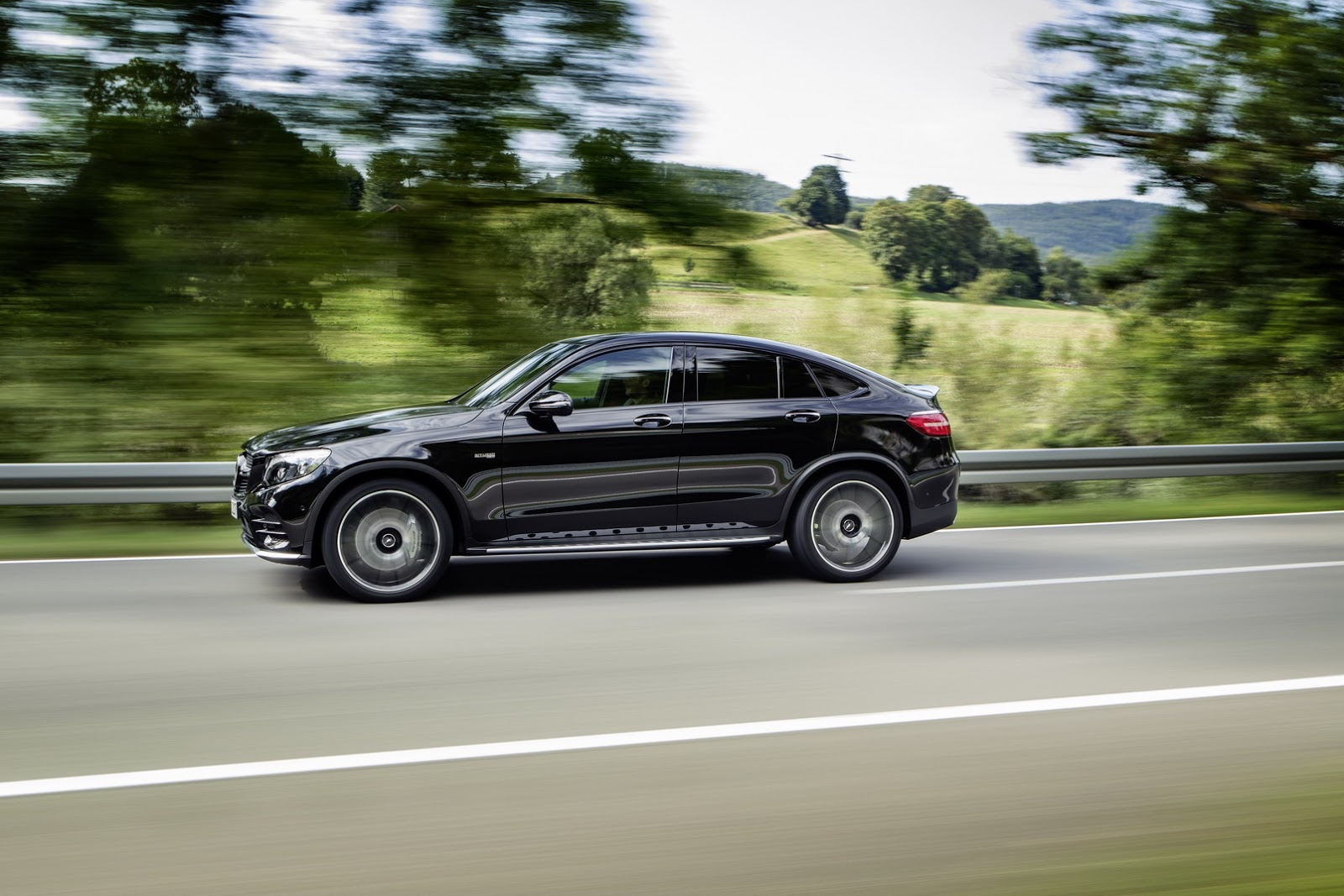 Mercedes-AMG GLC 43 4Matic Coupe trinh lang anh 2
