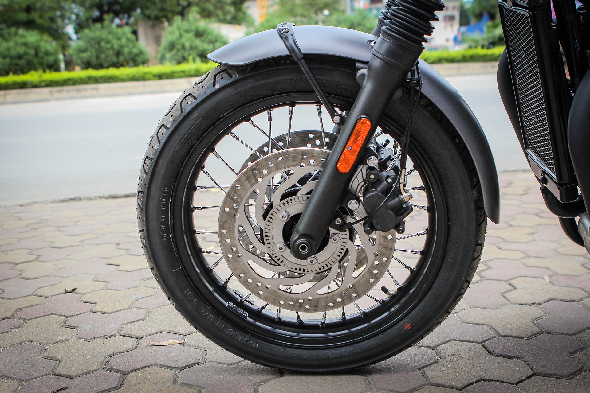 Triumph Bonneville T120 Black ve Viet Nam anh 8