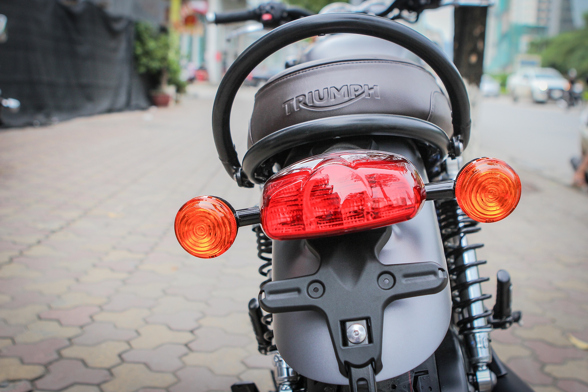 Triumph Bonneville T120 Black ve Viet Nam anh 11