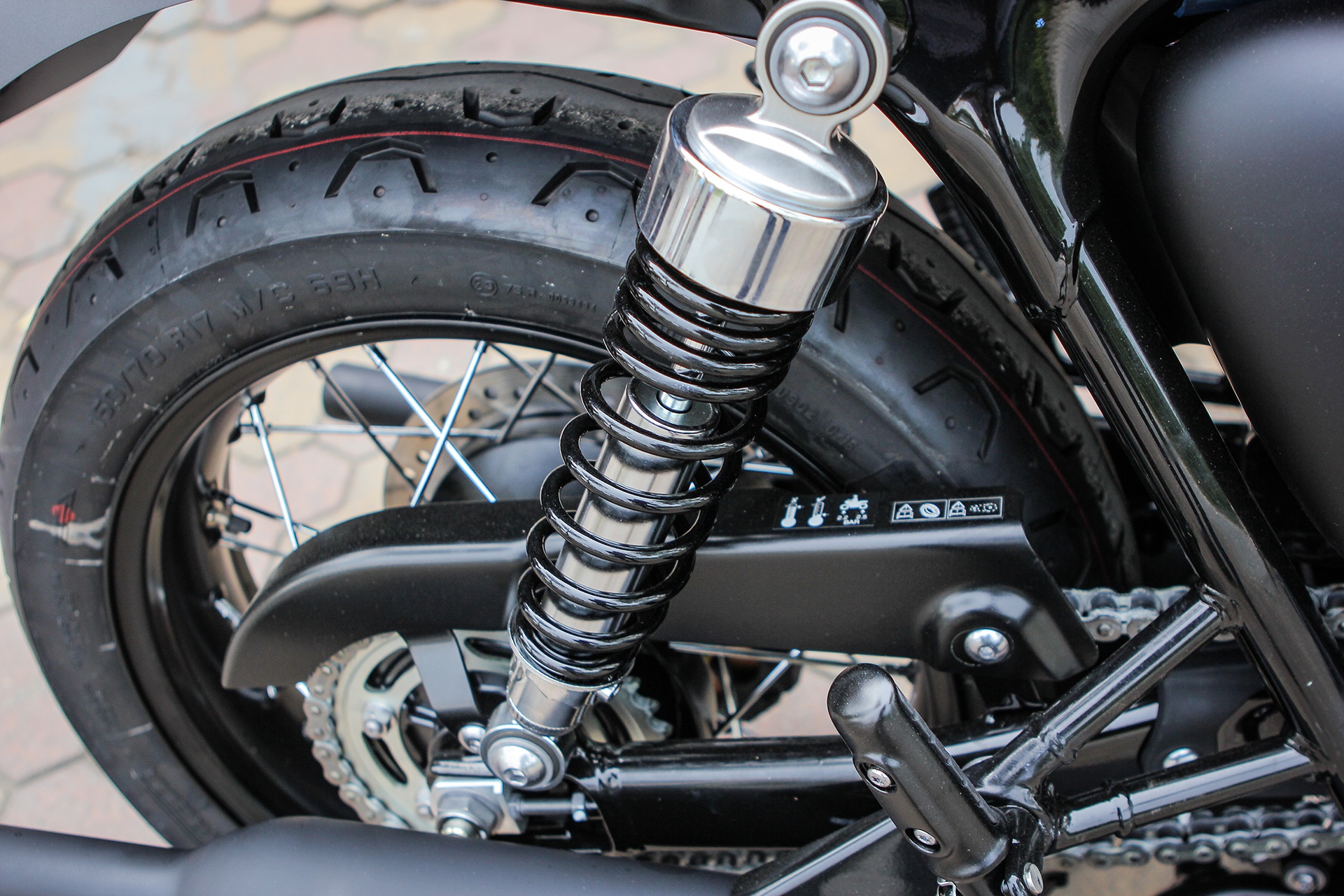 Triumph Bonneville T120 Black ve Viet Nam anh 9