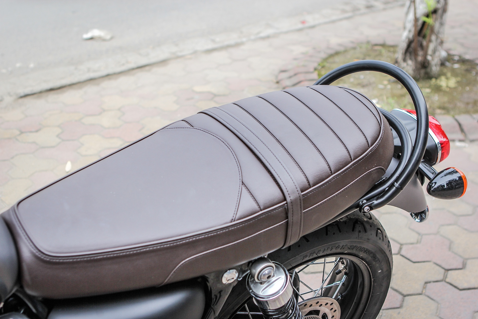 Triumph Bonneville T120 Black ve Viet Nam anh 7