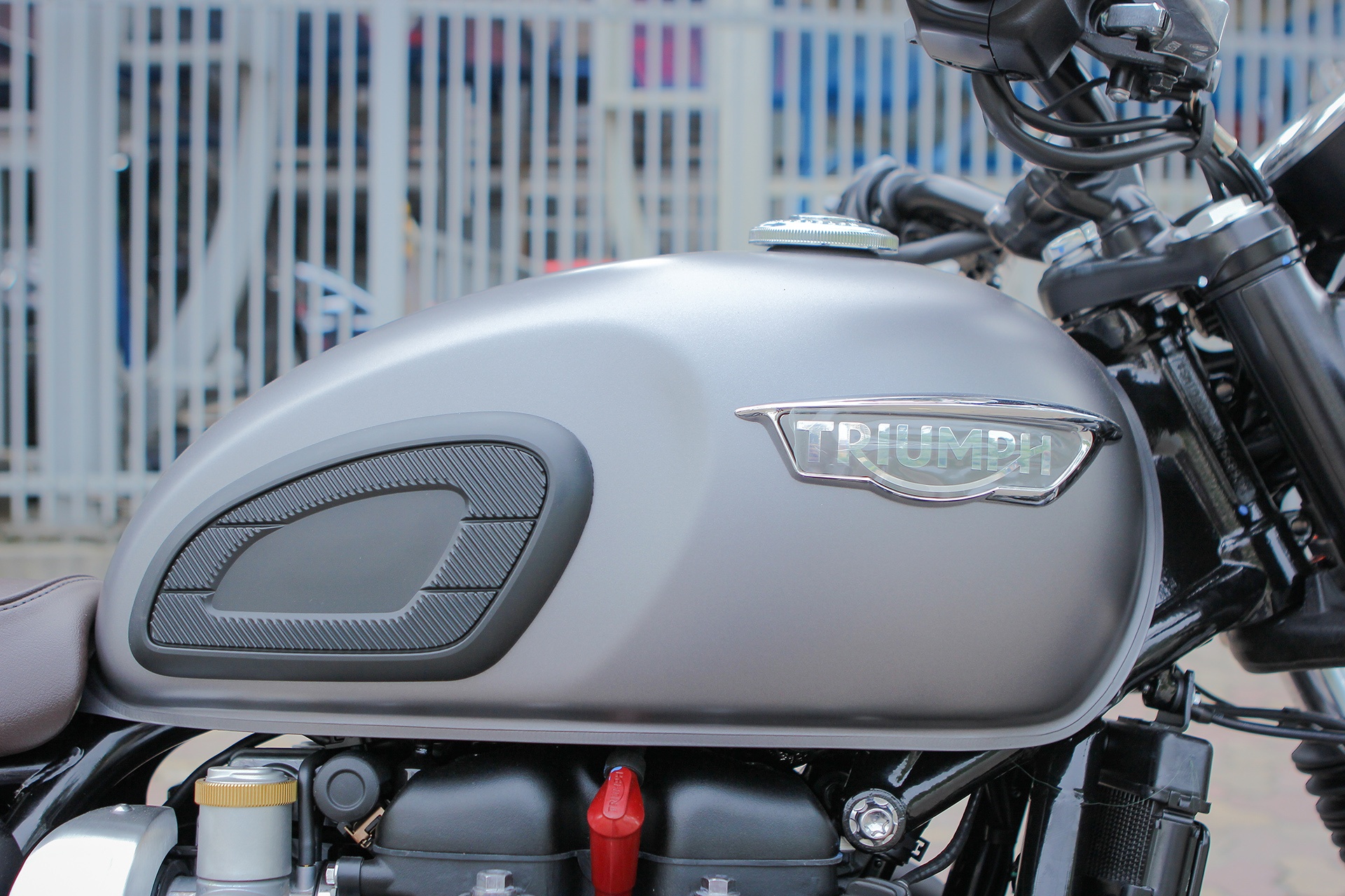 Triumph Bonneville T120 Black ve Viet Nam anh 6