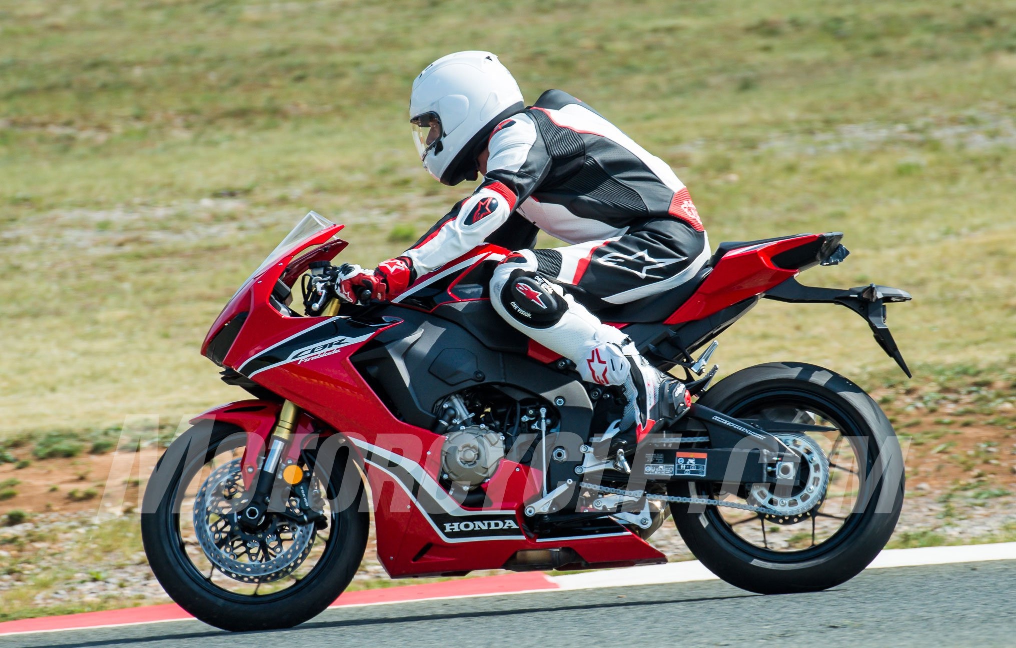 Honda CBR1000RR 2017 lo dien anh 3