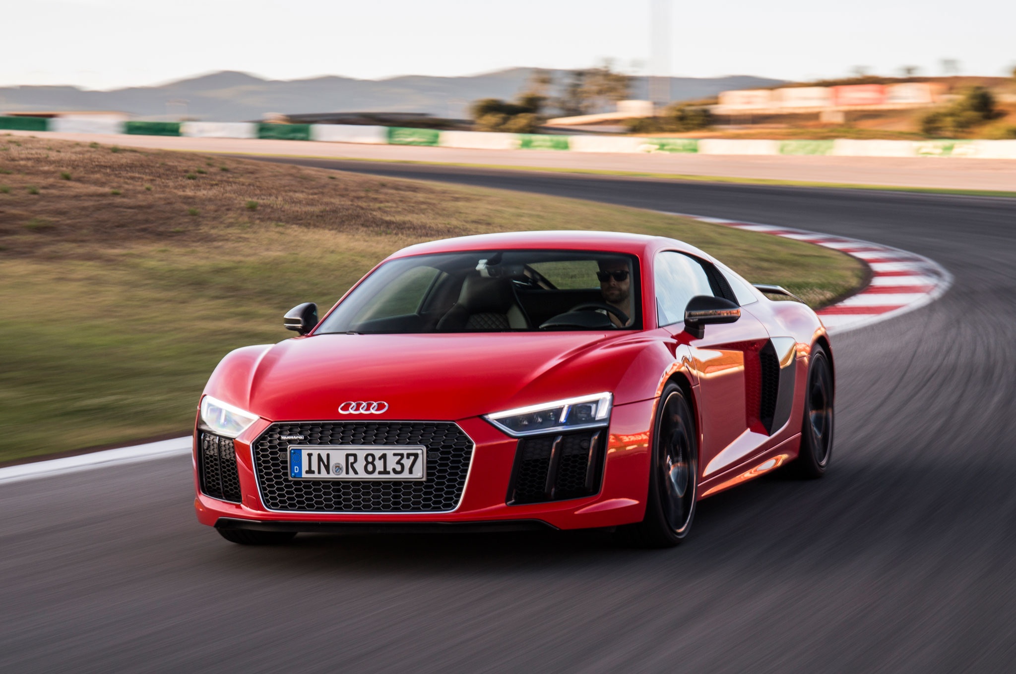 Sieu xe Audi R8 them tuy chon dong co moi hinh anh
