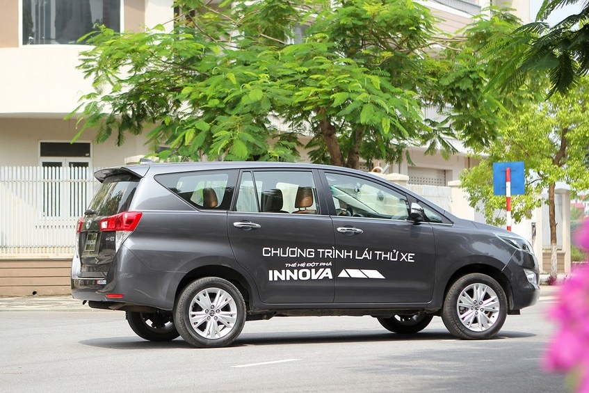 Vi sao Innova 2.0V 2016 co gia 1 ty dong? hinh anh