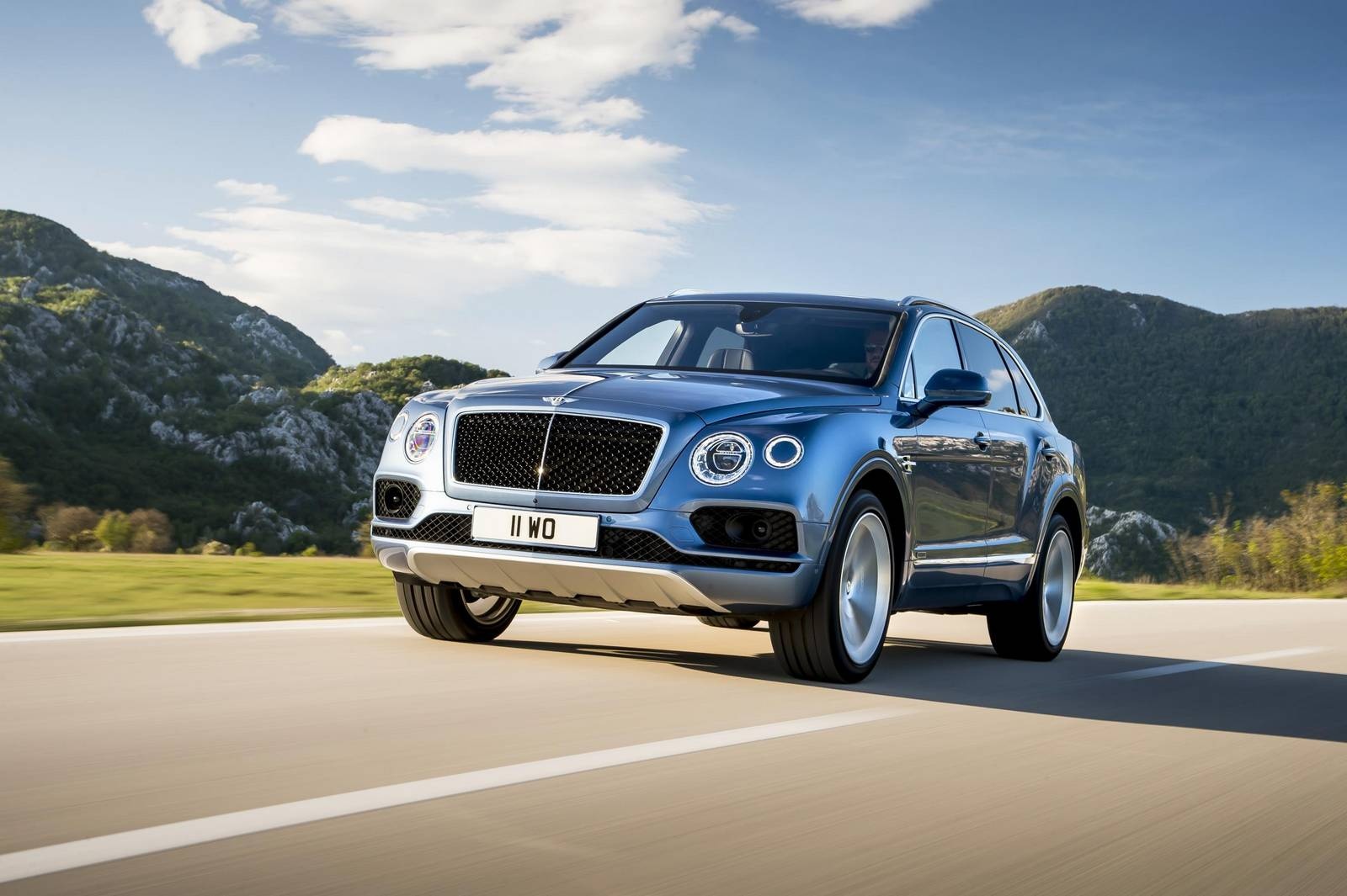 Bentley Bentayga Diesel ra mat anh 2
