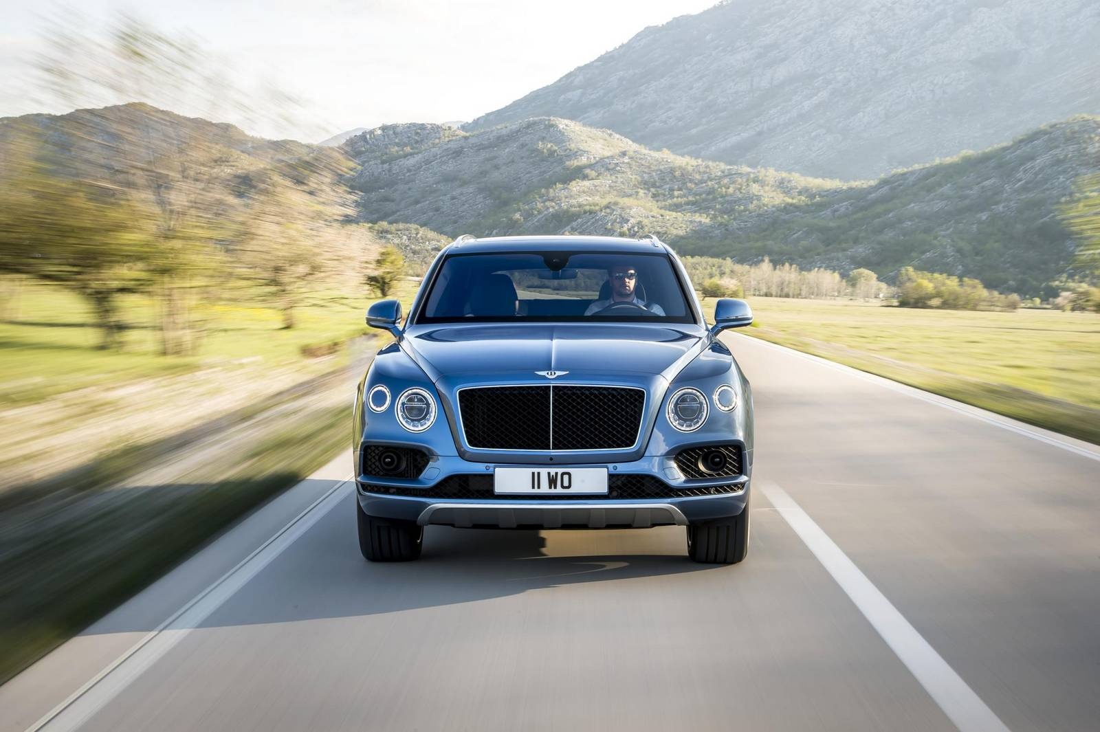 Bentley Bentayga Diesel ra mat anh 1