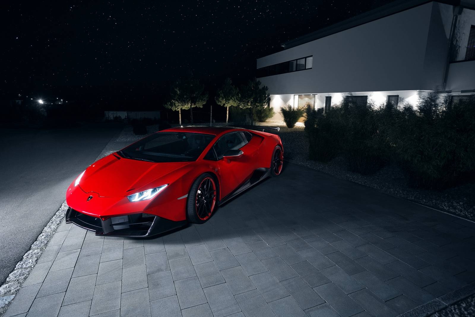 Lamborghini Huracan cau sau do anh 1