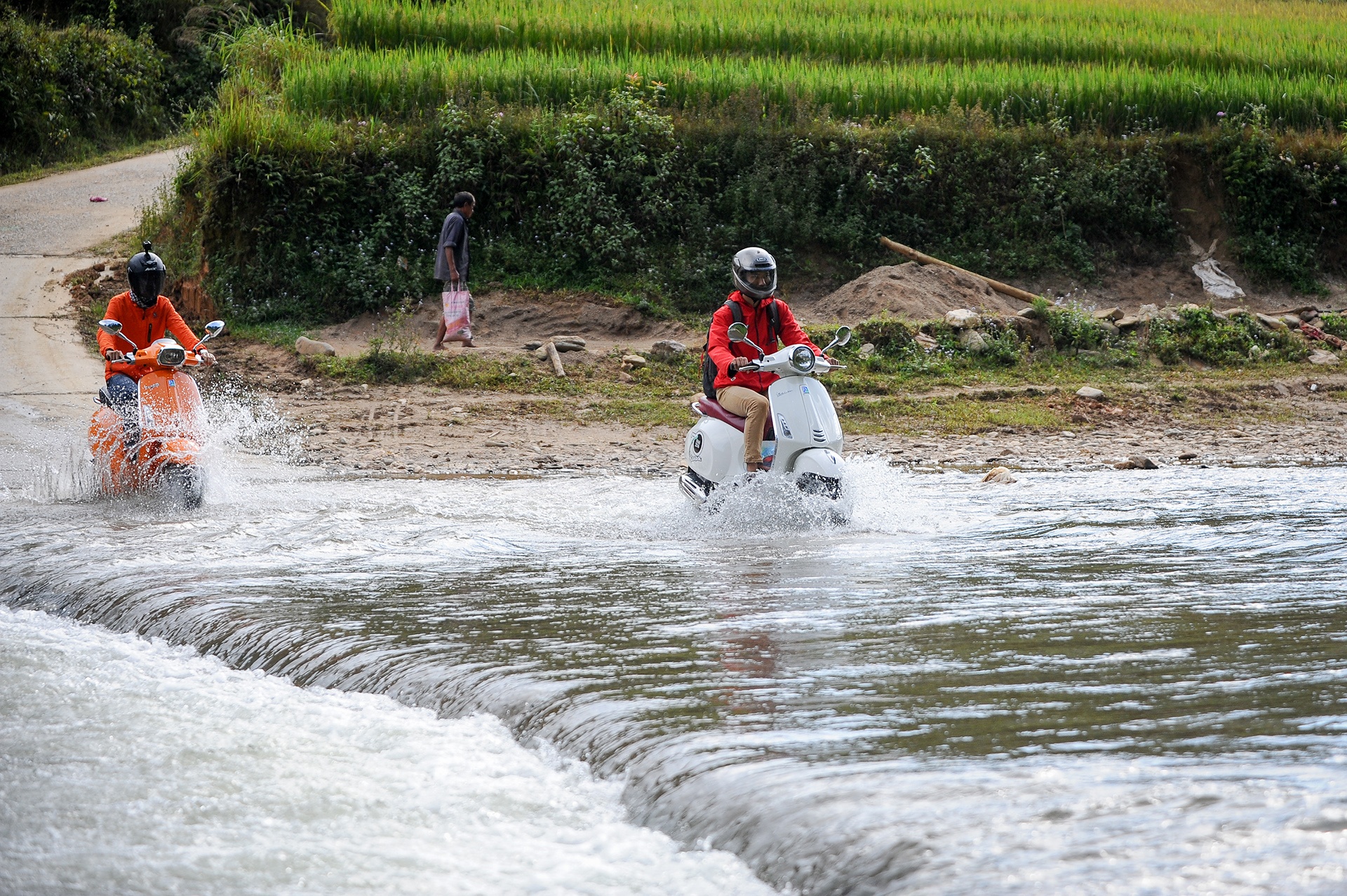 Phuot bang xe Vespa anh 15
