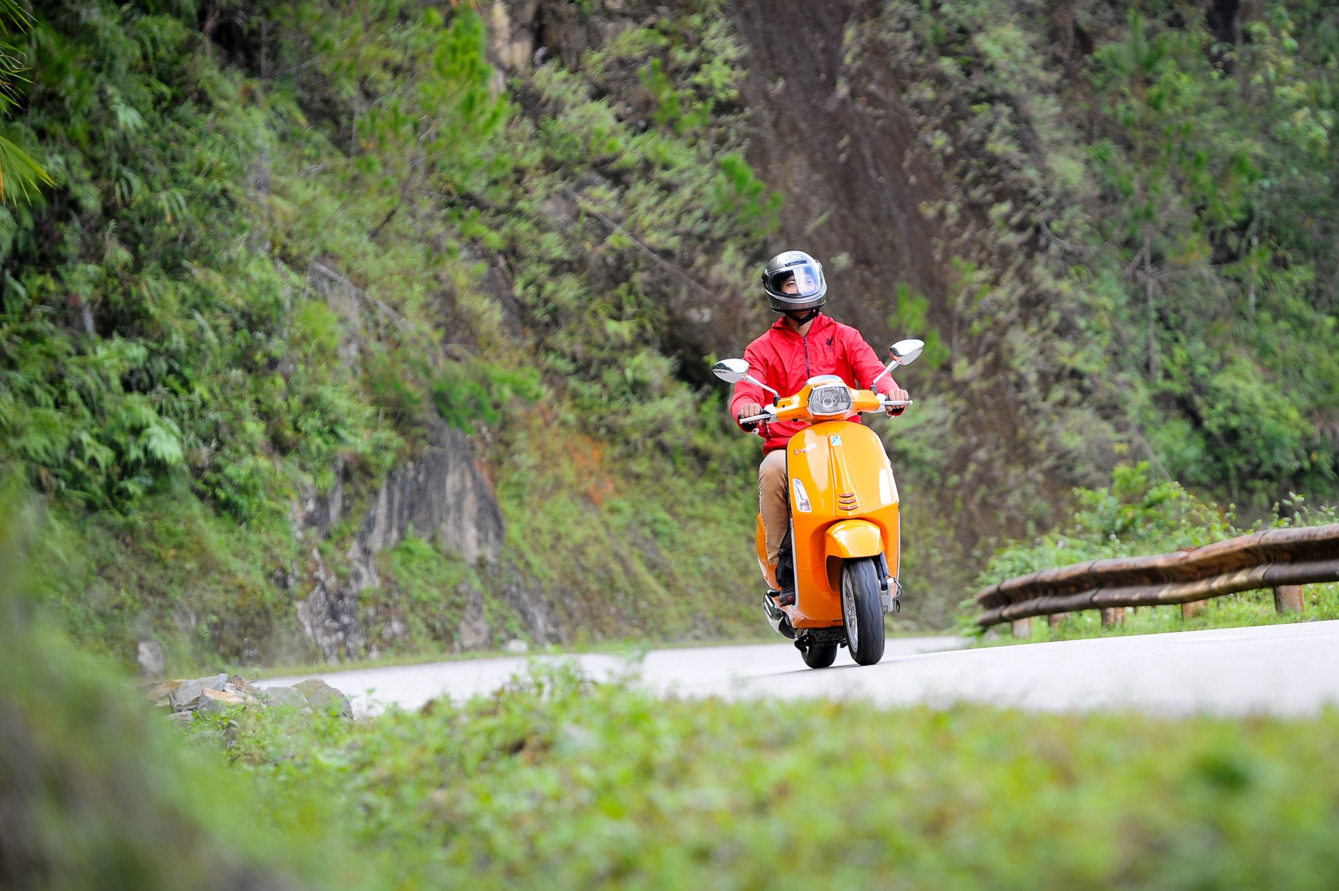 Phuot bang xe Vespa anh 4