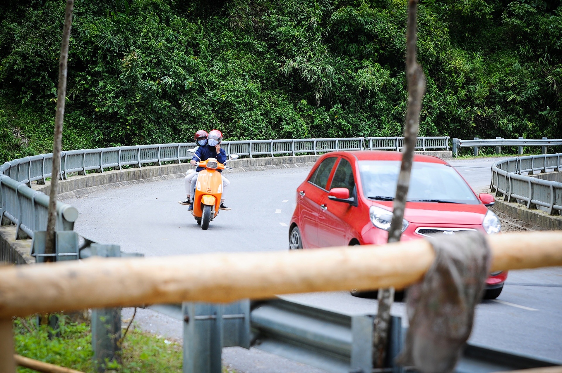 Phuot bang xe Vespa anh 12