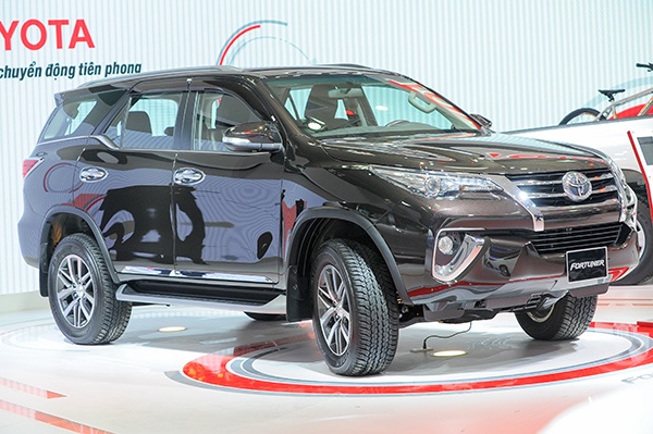 Chi tiet Toyota Fortuner 2017: Them nhieu cong nghe an toan hinh anh