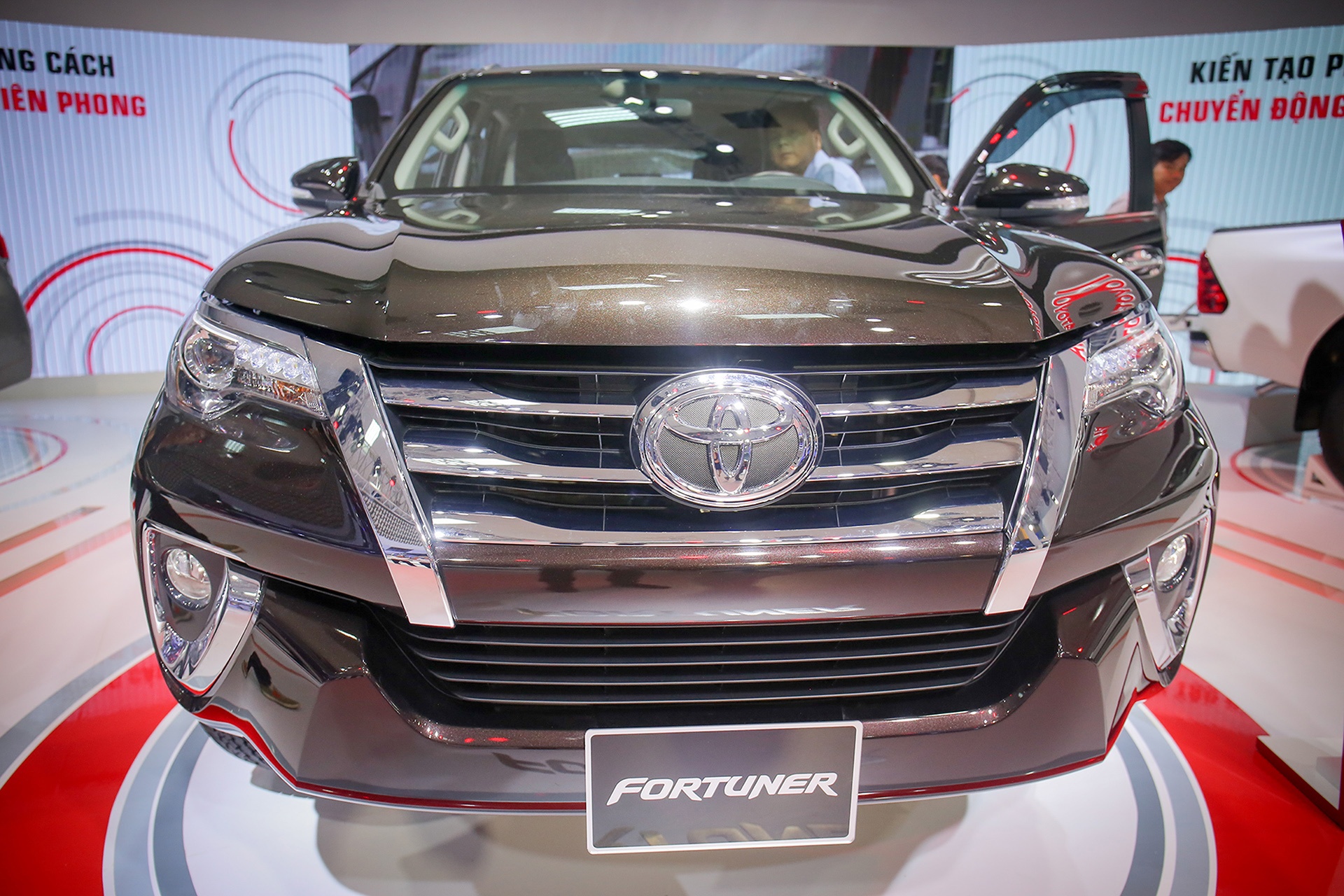 Video Toyota Fortuner 2017 ban tai Viet Nam dau nam sau hinh anh