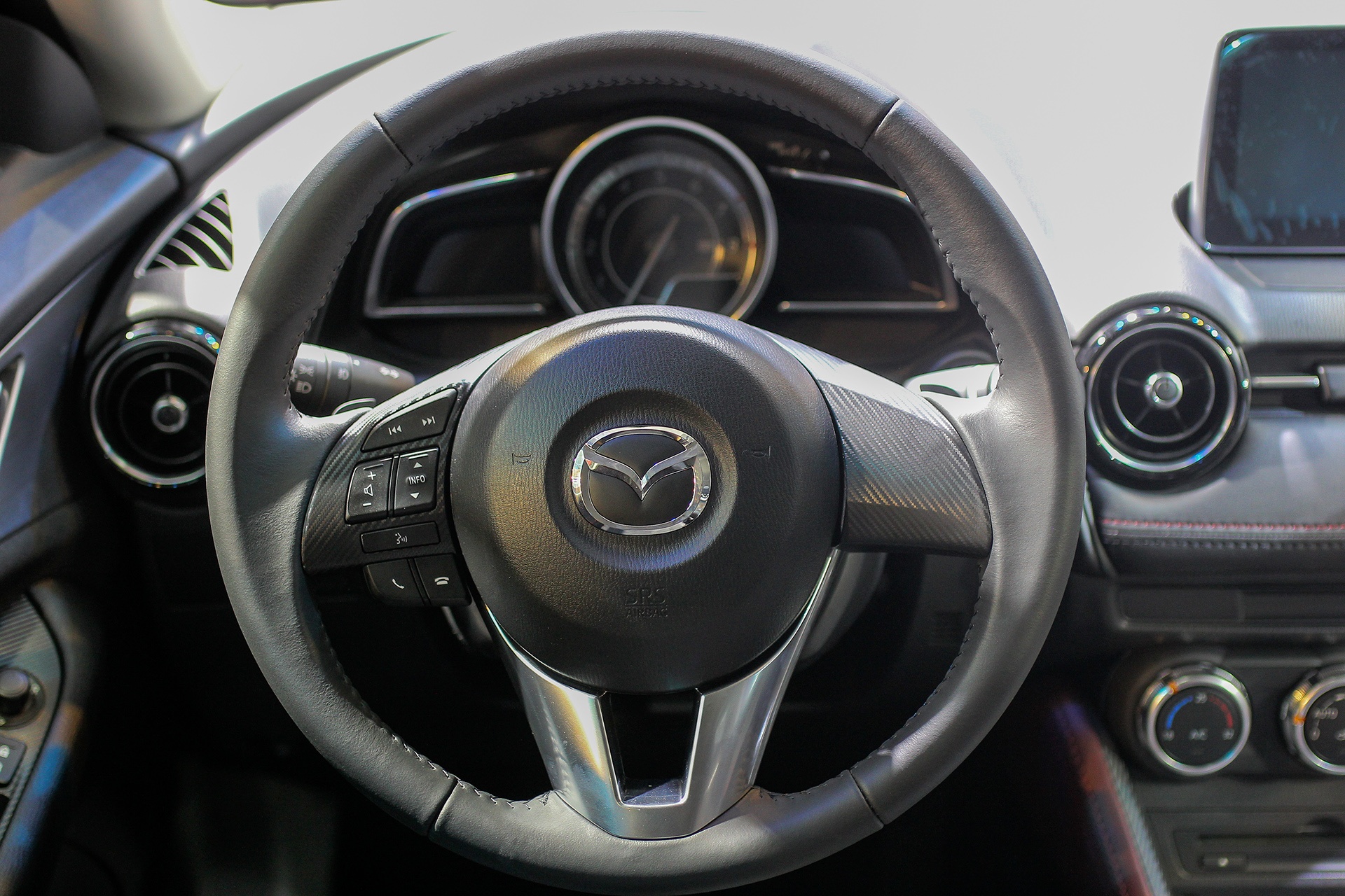 thi truong oto anh 2