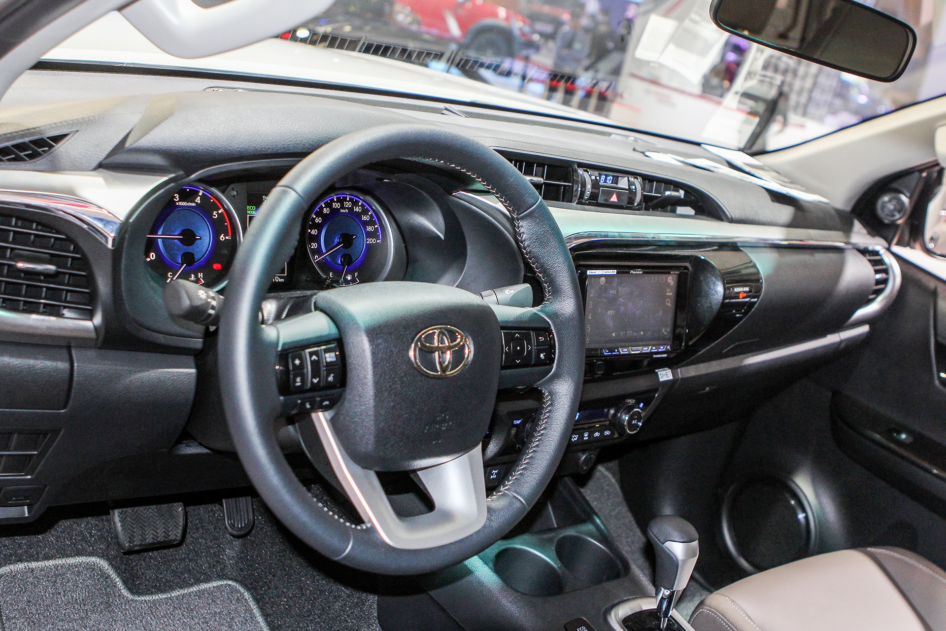 Toyota Hilux 2016 tai Viet Nam anh 8