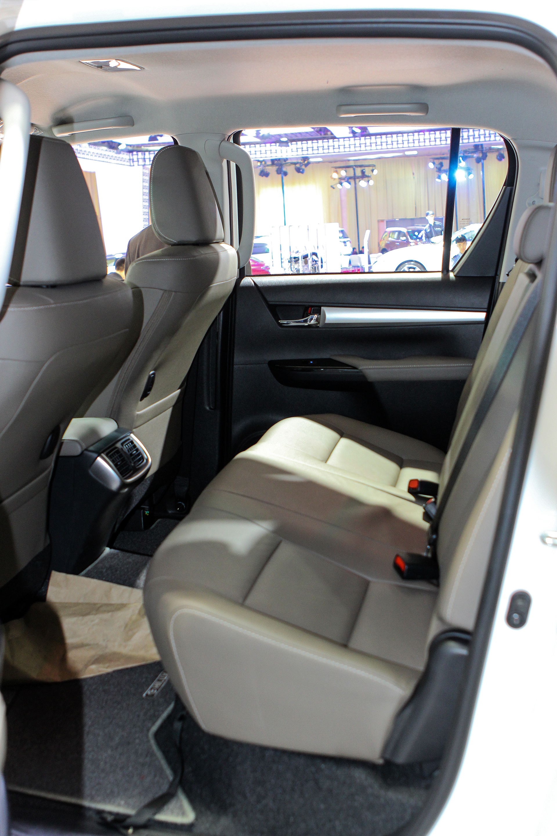 Toyota Hilux 2016 tai Viet Nam anh 13