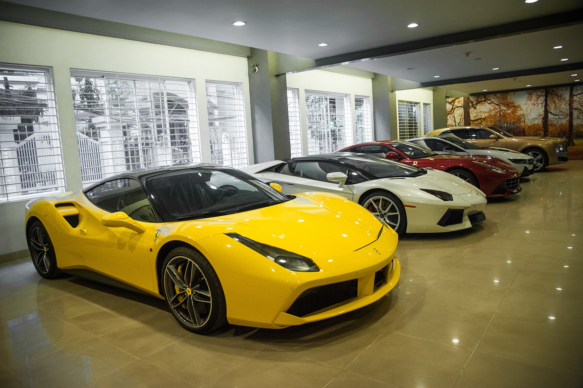 Showroom toan sieu xe tai Ha Noi hinh anh