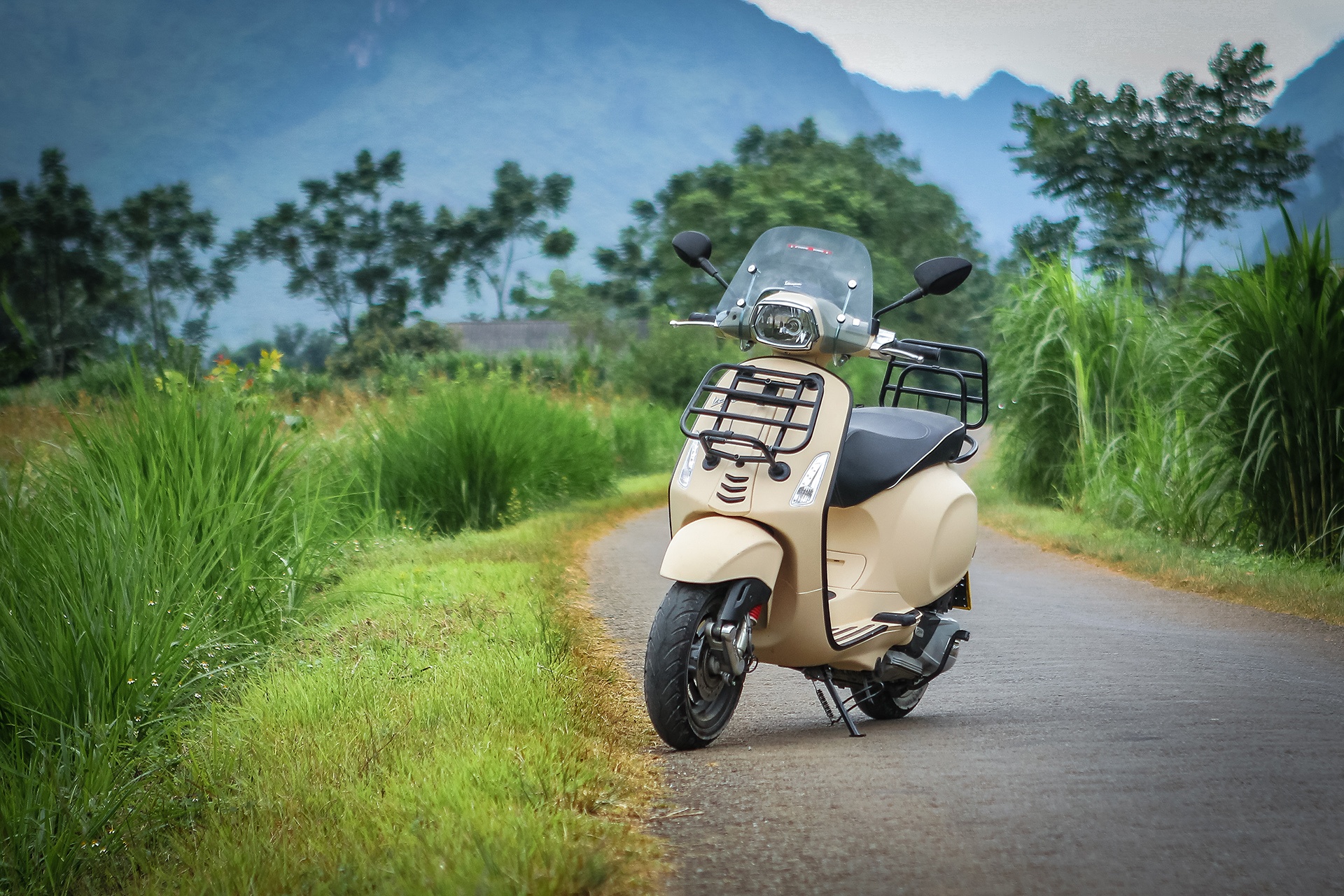 Vespa Sprint ABS Adventure tai Viet Nam anh 2