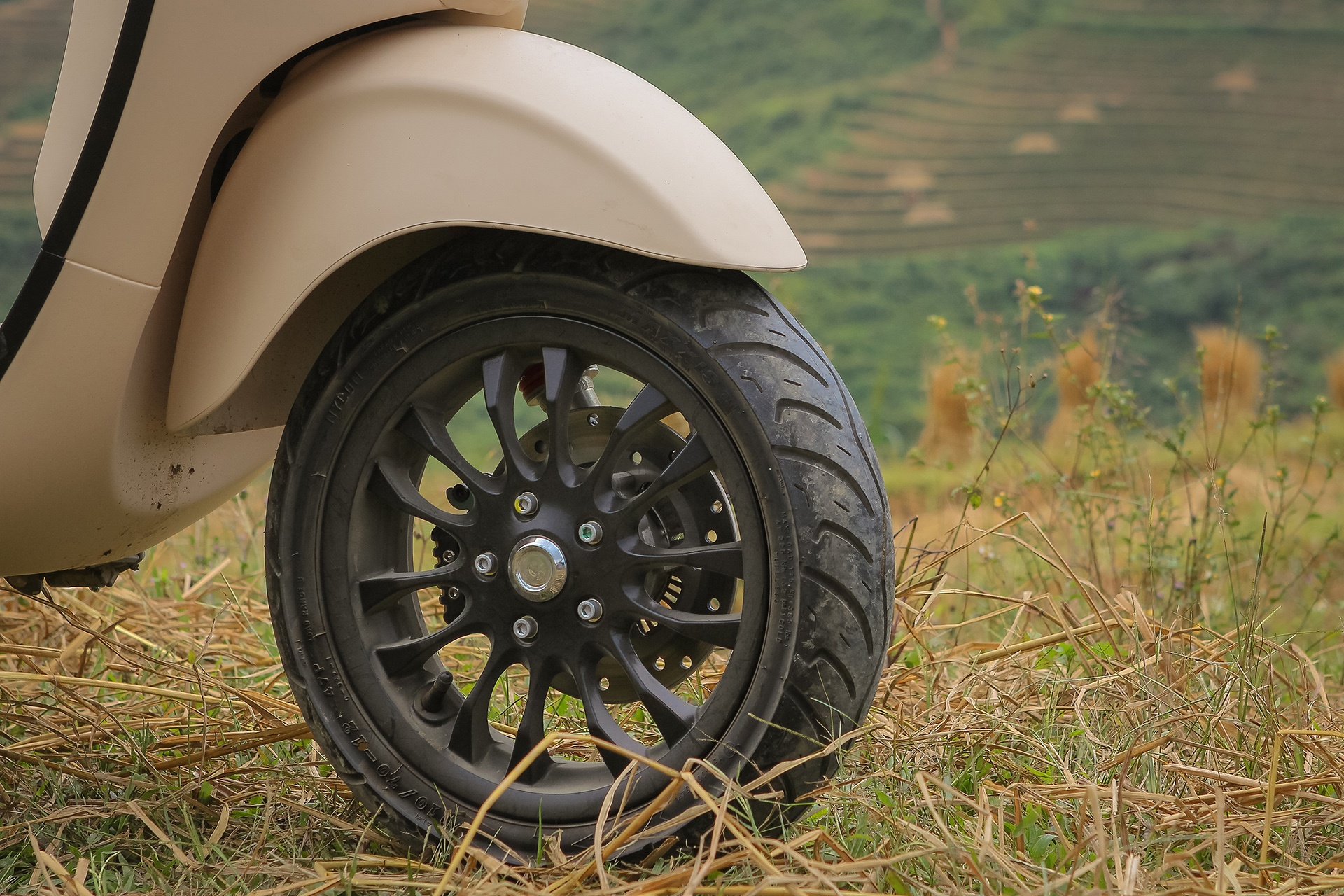 Vespa Sprint ABS Adventure tai Viet Nam anh 6