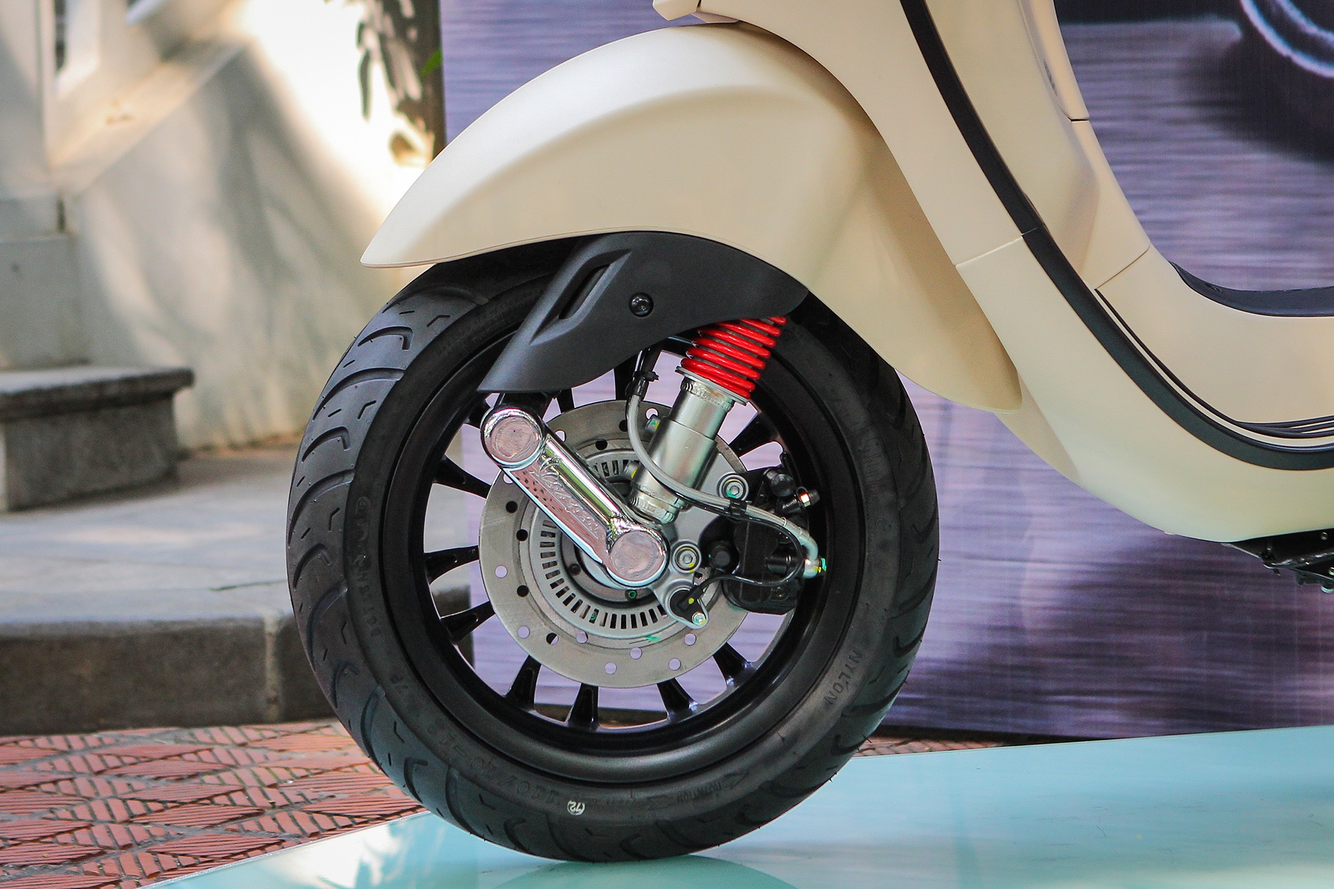 Vespa Sprint ABS Adventure tai Viet Nam anh 8