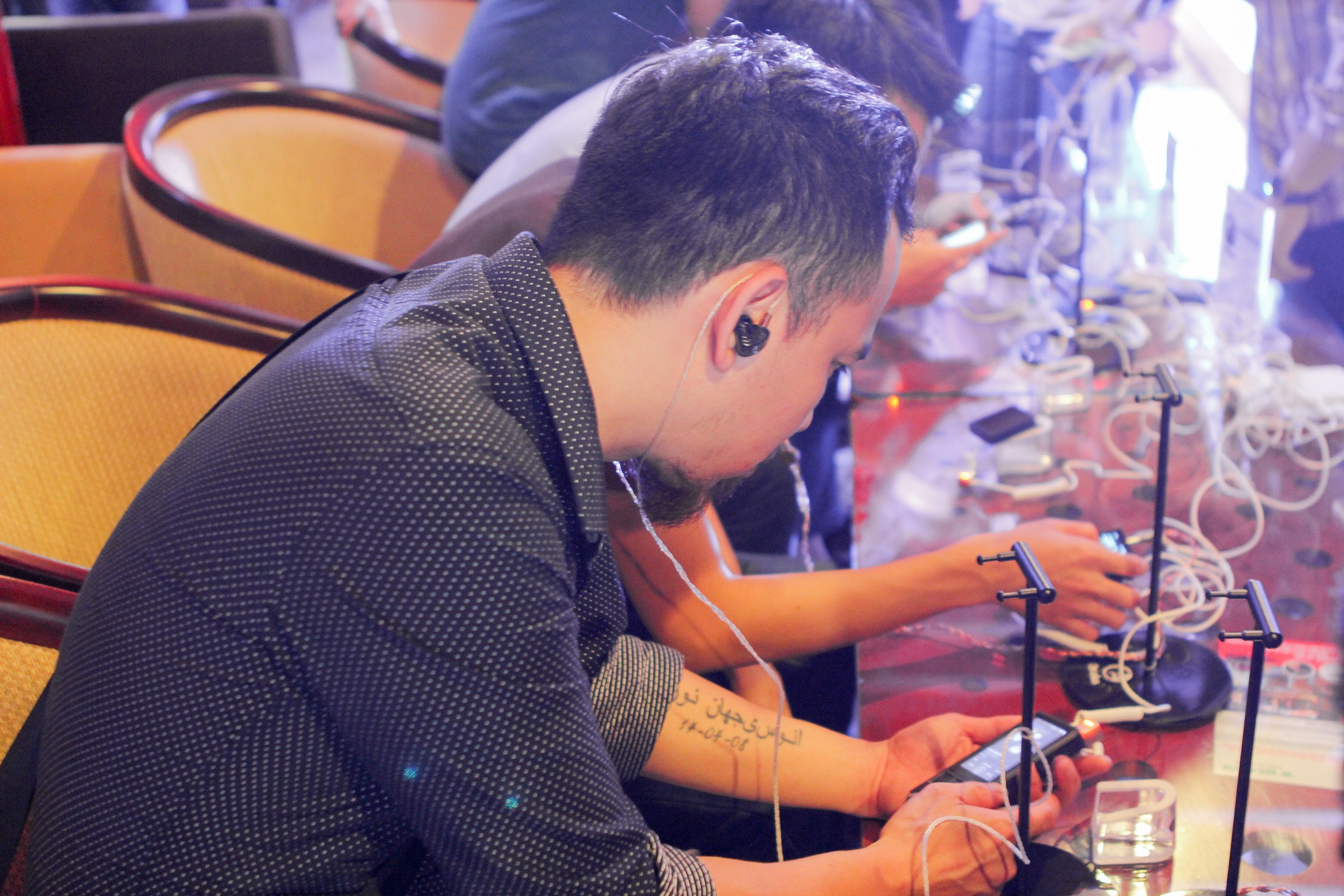 Tai nghe custom tai Viet Nam anh 2