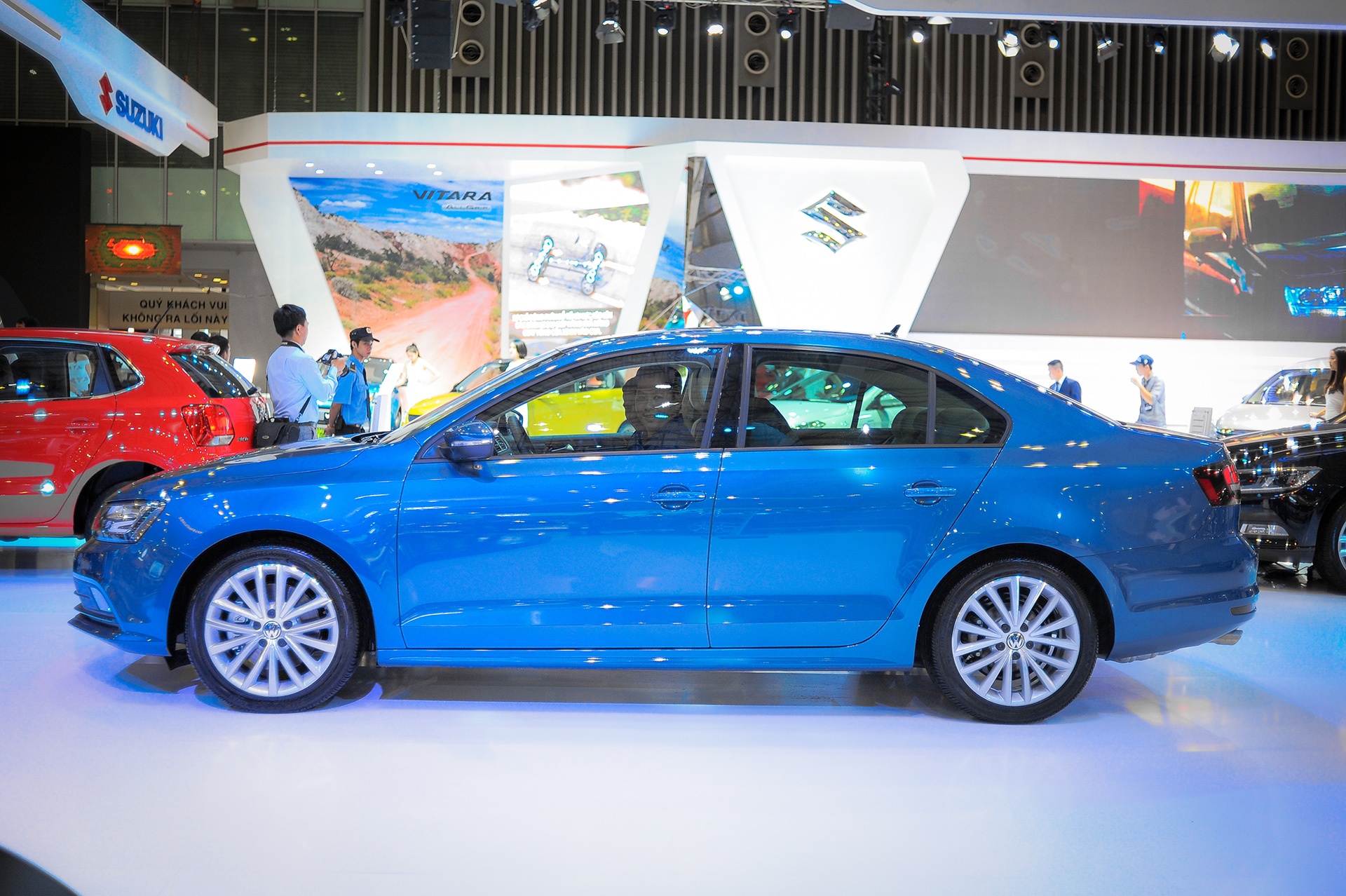 Volkswagen Jetta canh tranh Toyota Altis anh 2