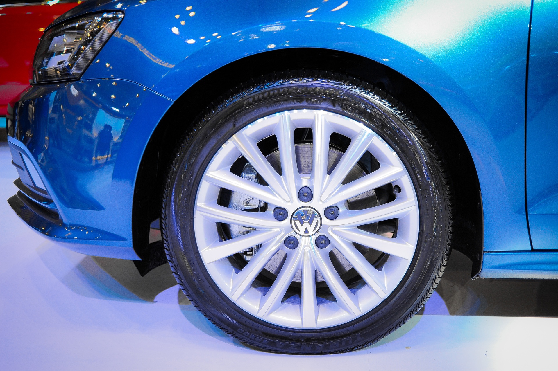 Volkswagen Jetta canh tranh Toyota Altis anh 4