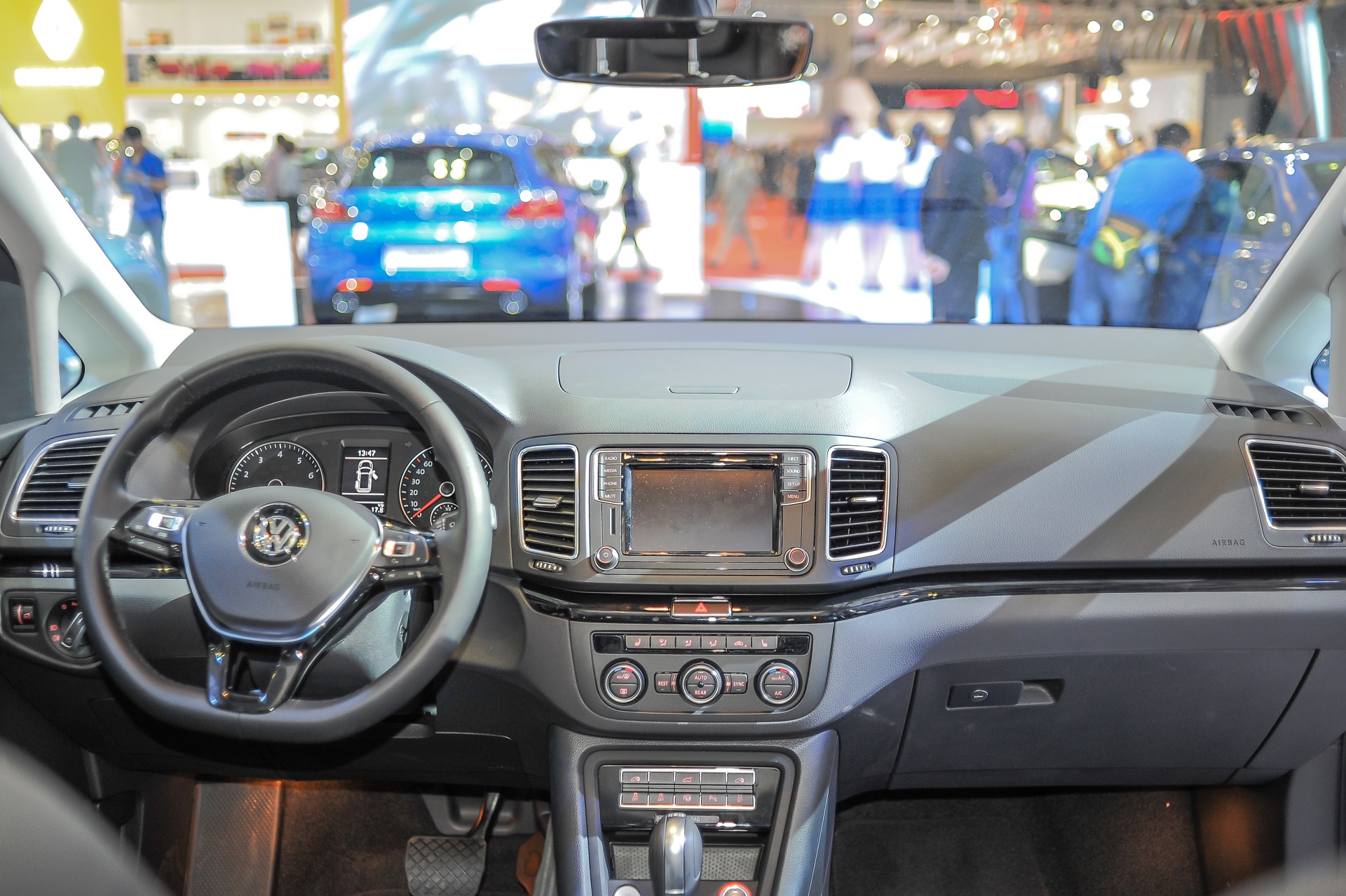 Volkswagen Sharan ve Viet Nam anh 6