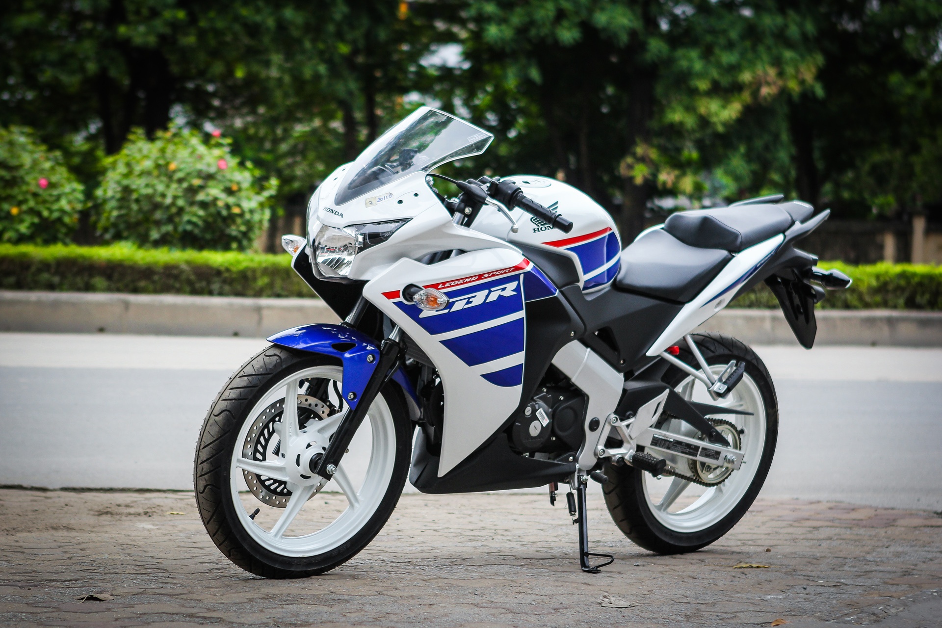 Honda CBR 150R phien ban dac biet tai Viet Nam hinh anh