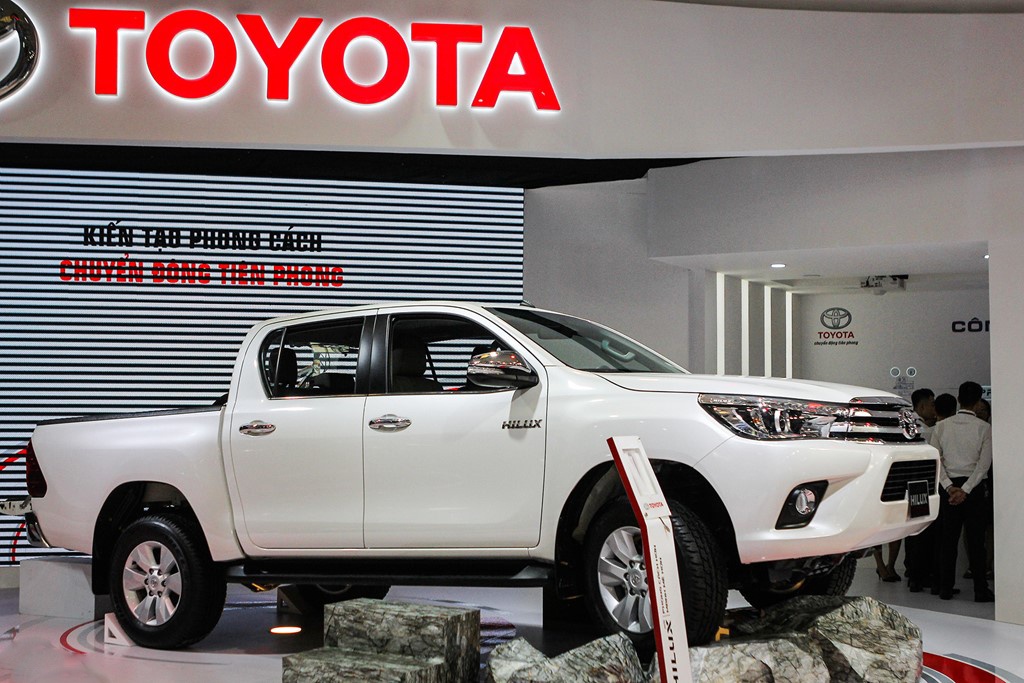 Toyota Hilux moi thay dong co, gia tu 697 trieu tai Viet Nam hinh anh