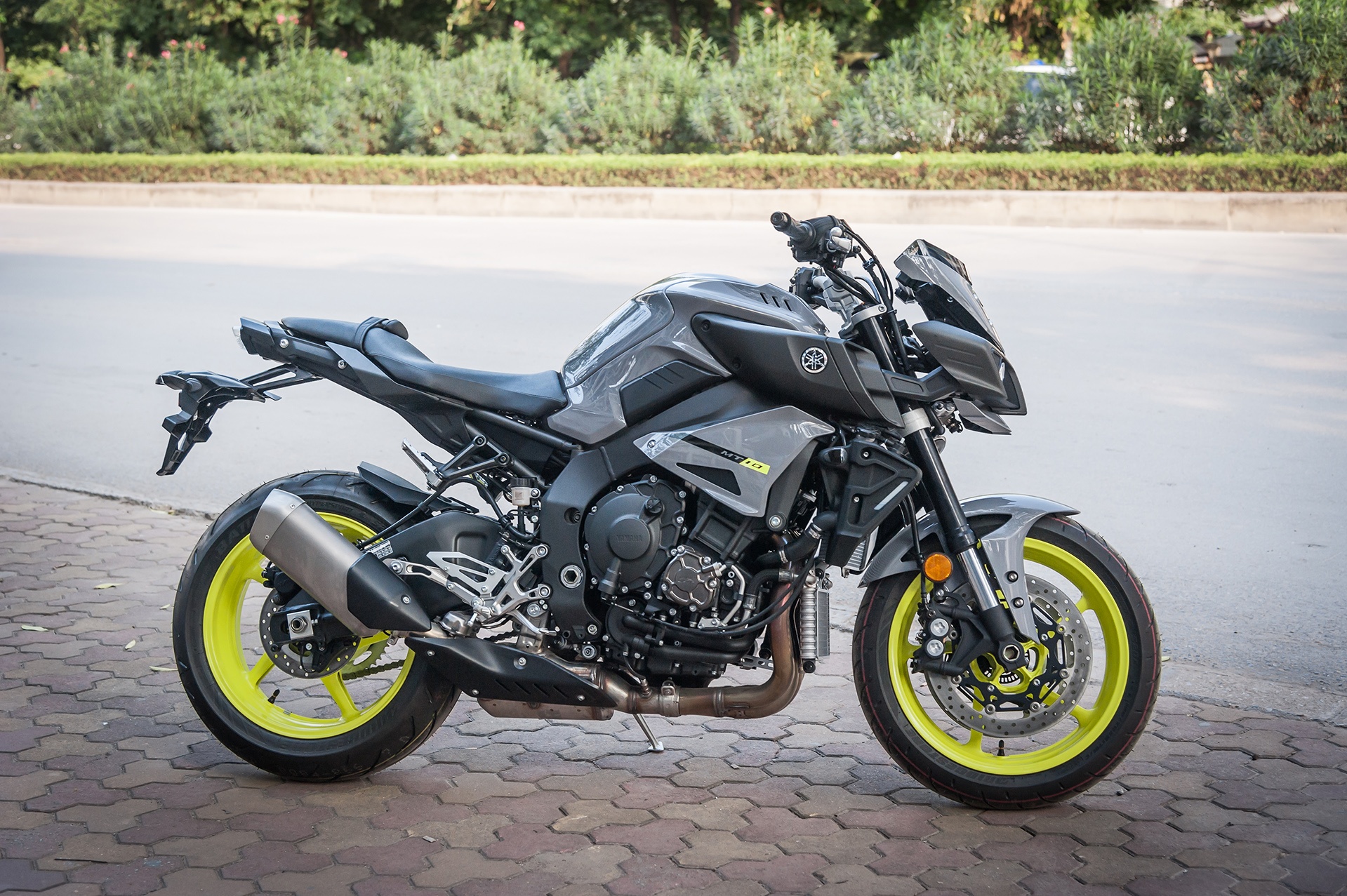 Yamaha MT-10 Night Flou 2016 tai Ha Noi anh 2