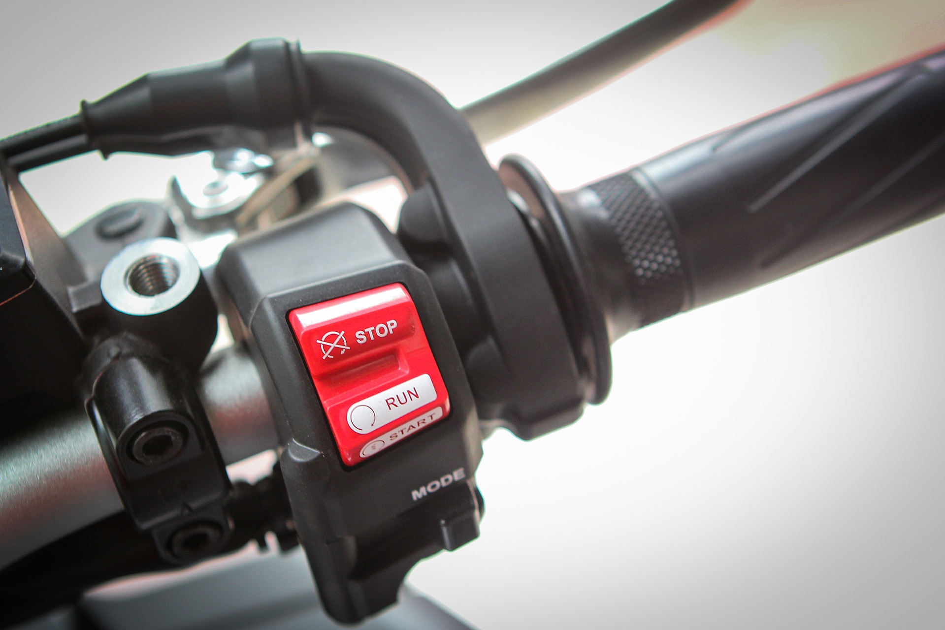 Yamaha MT-10 Night Flou 2016 tai Ha Noi anh 13