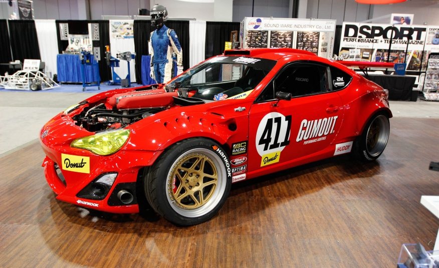 Xe the thao Toyota 86 gan dong co Ferrari hinh anh
