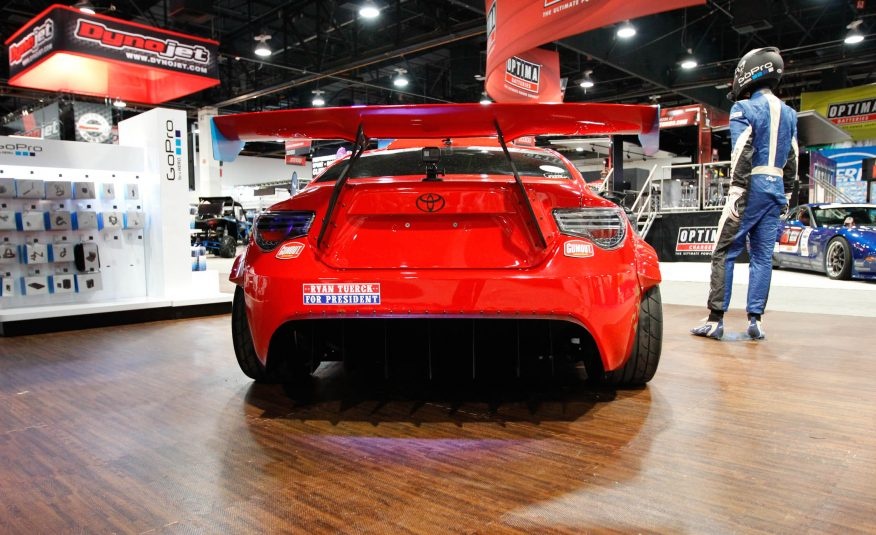 Toyota 86 dung dong co Ferrari anh 4