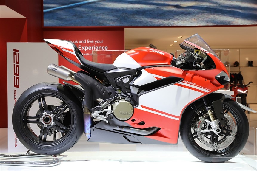 Ducati gioi thieu sieu moto 1299 Superleggera 215 ma luc hinh anh