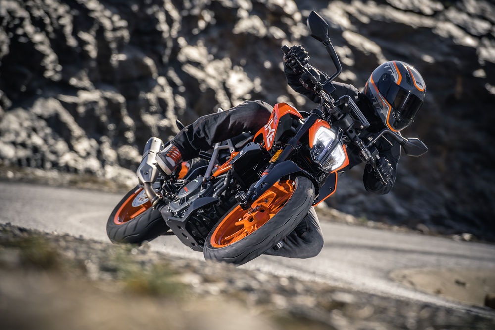 KTM Duke 390 2017 ra mat anh 3