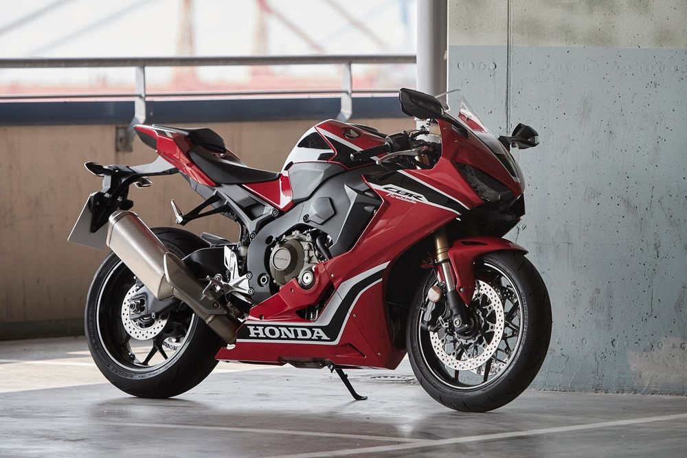 Honda trinh lang sieu moto CBR1000RR 2017 ban tieu chuan hinh anh