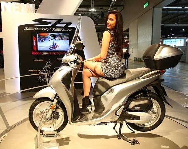 Honda SH 2017 ban chau Au them phu kien doc dao hinh anh