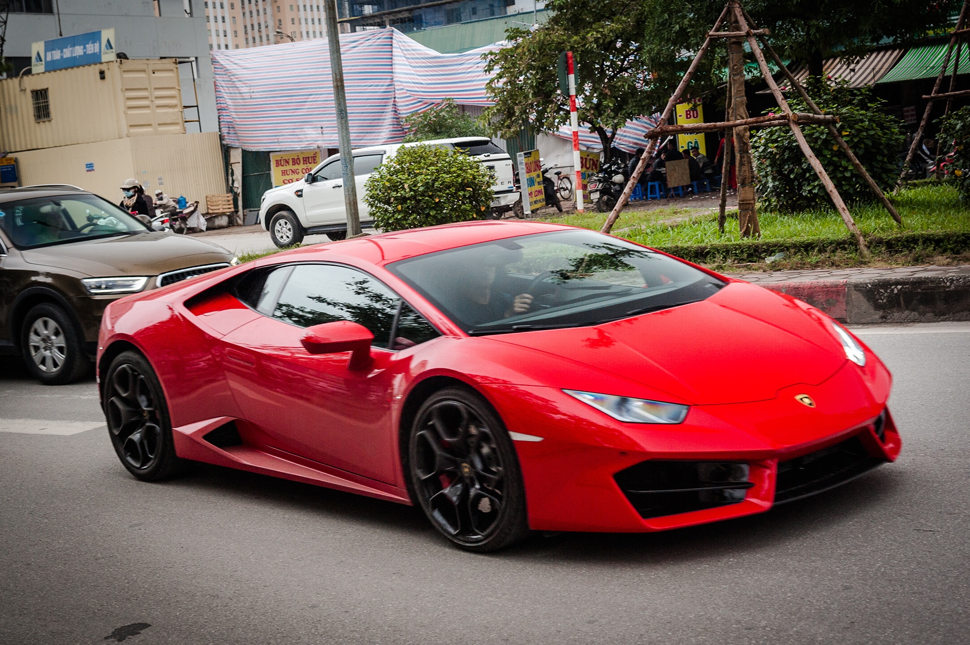 Sieu xe Lamborghini 20 ty dau tien tai Viet Nam xuong pho hinh anh