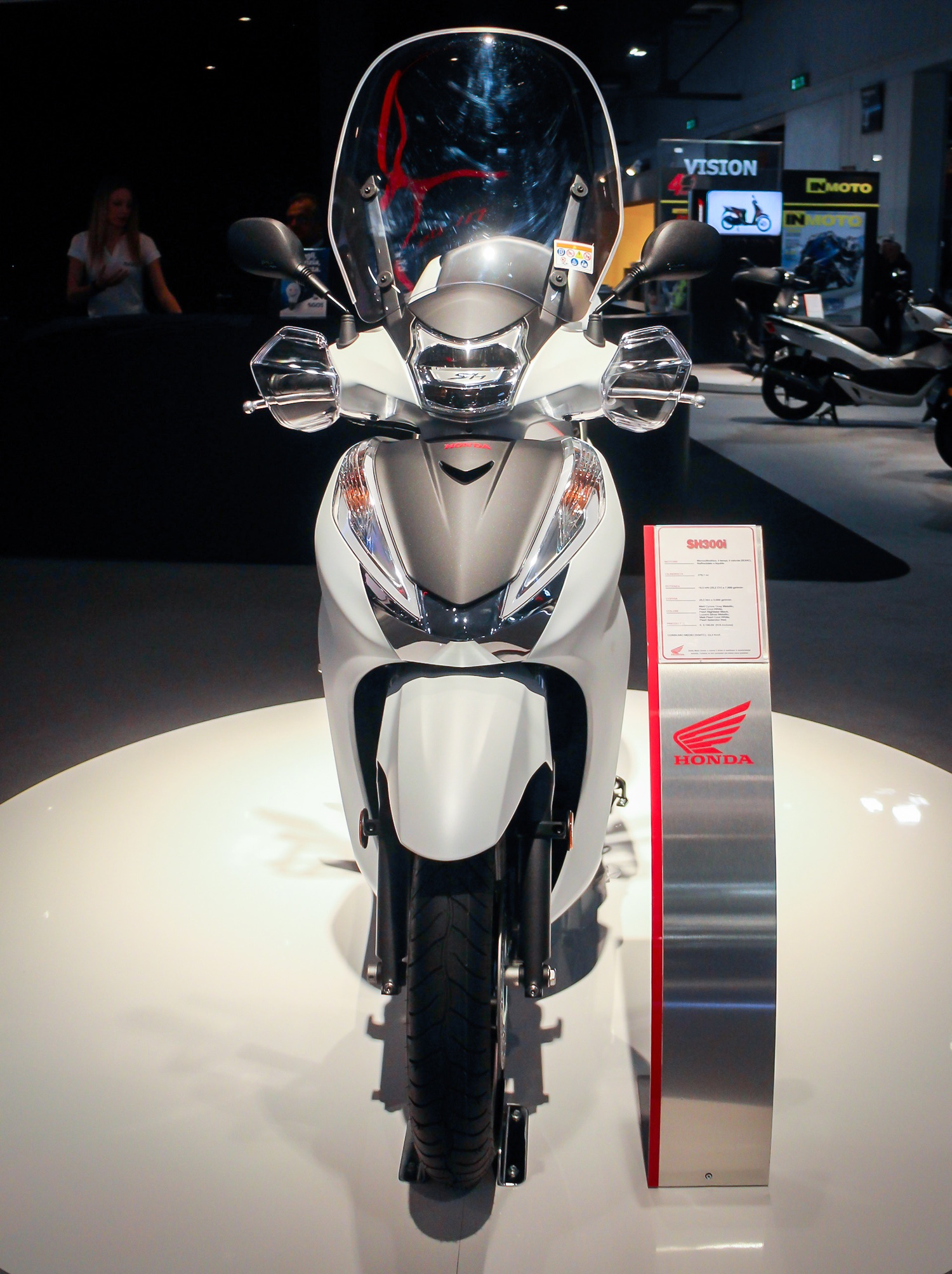 Honda SH 300i 2017 tai chau Au anh 2