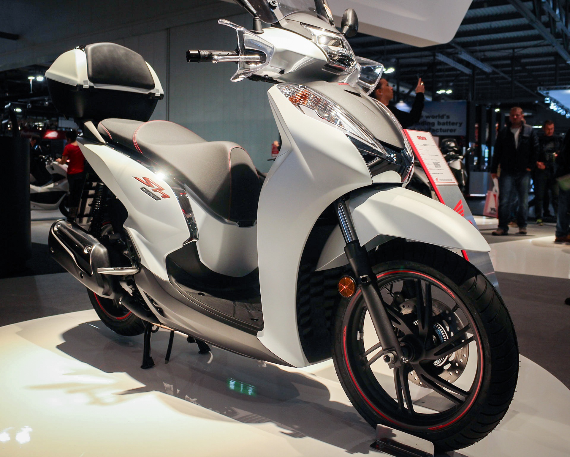 Honda SH 300i 2017 tai chau Au anh 3