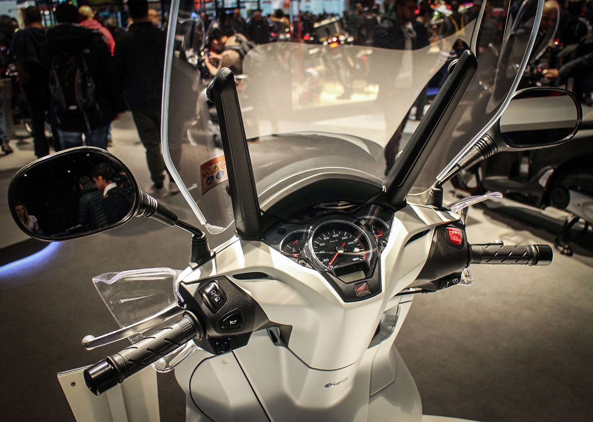 Honda SH 300i 2017 tai chau Au anh 6