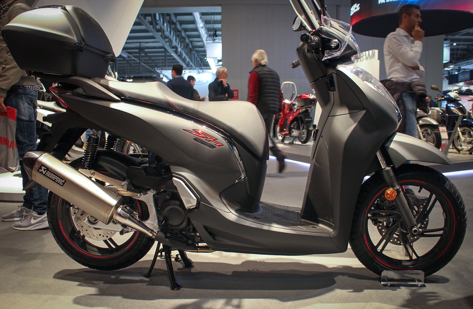 Honda SH 300i 2017 tai chau Au anh 1