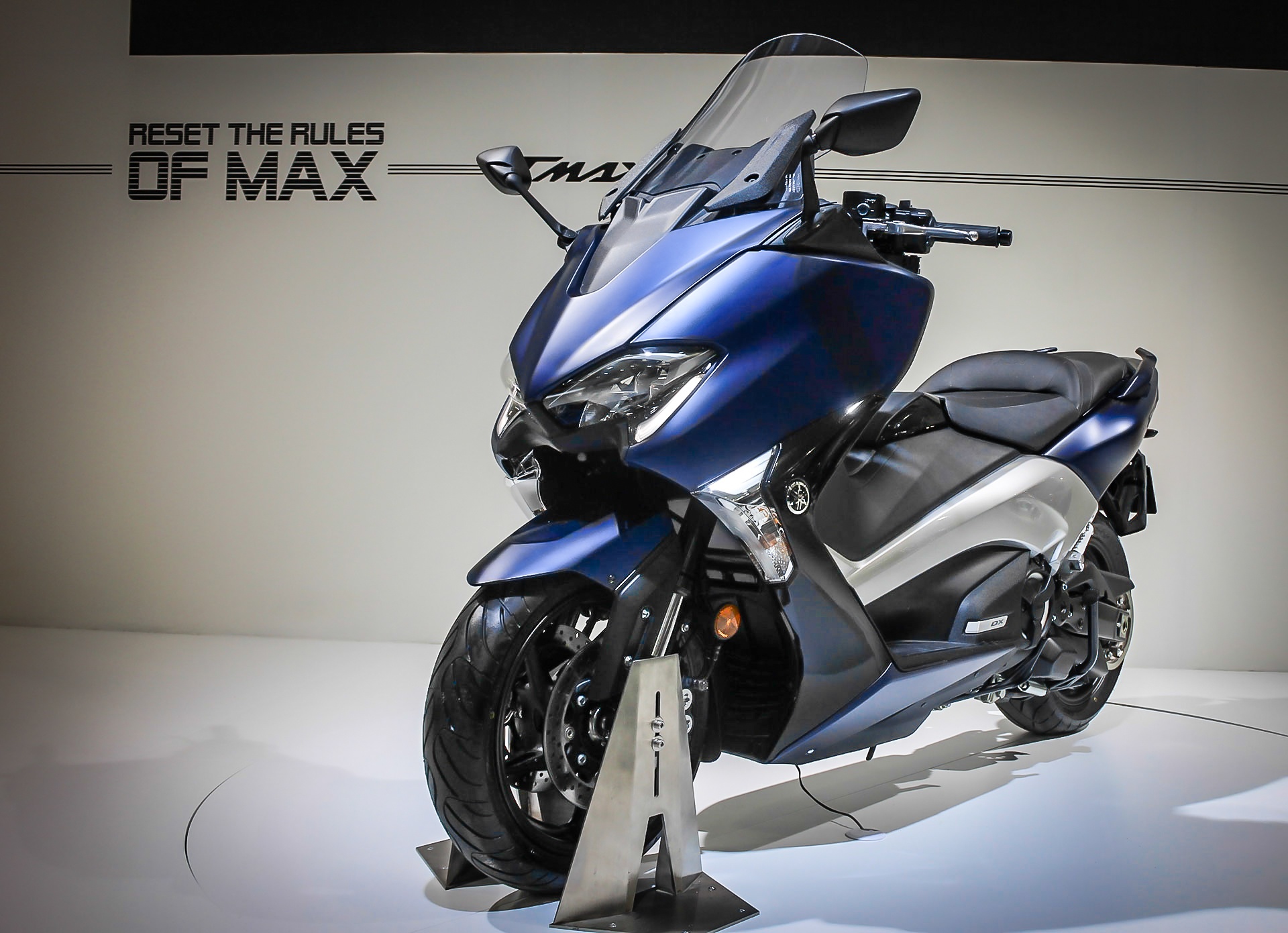 Yamaha trinh lang TMAX 2017 - xe tay ga 530 phan khoi hinh anh