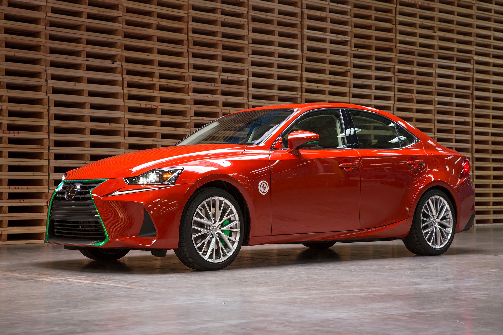 Lexus hop tac cong ty tuong ot san xuat mau xe dac biet hinh anh